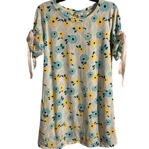 Crown & Ivy ~ Size Large